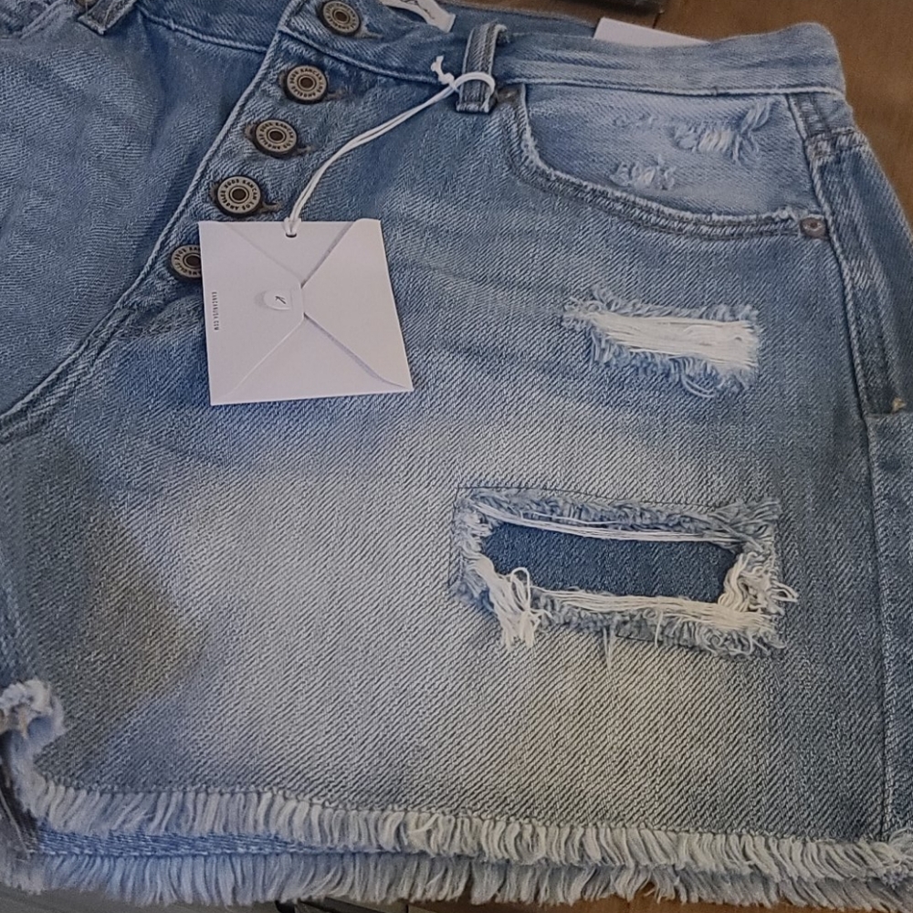 Kancan Womens distressed shorts 4" inseam size 11 high rise raw 29